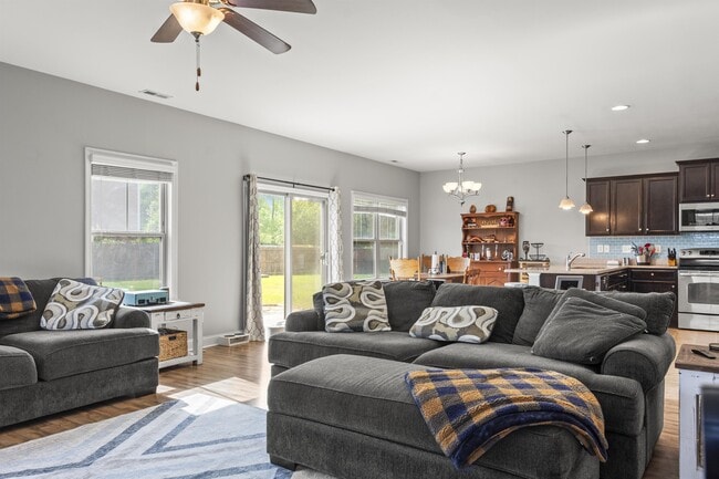 Building Photo - 401 Hope Ct