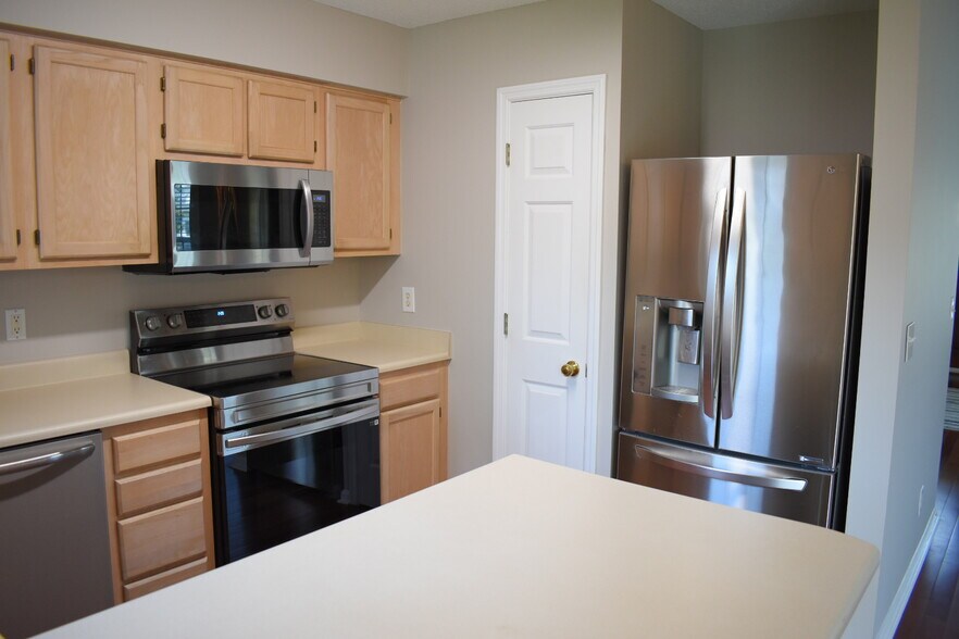 Building Photo - 4824 Weybridge Ln