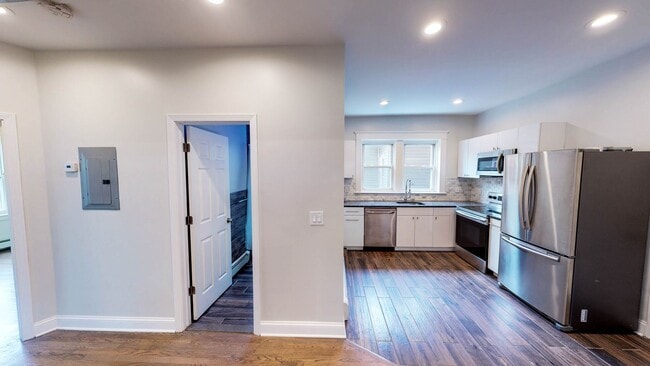 Interior Photo - 90 Bristol