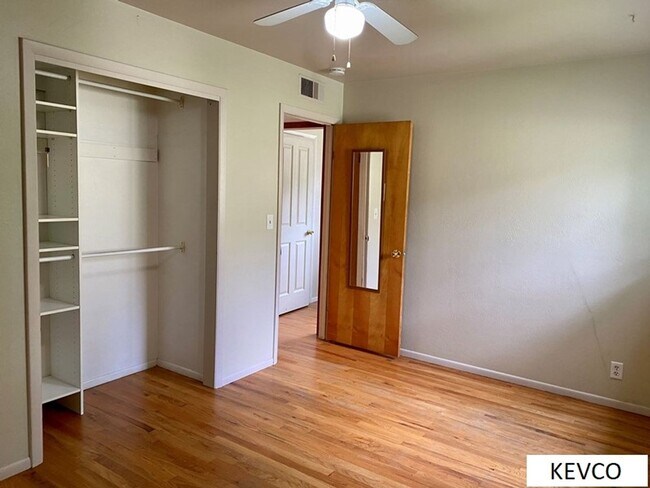 Building Photo - Spacious Home in Campus West!