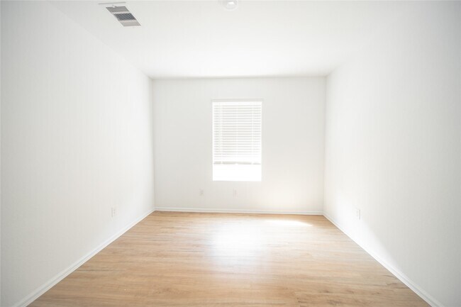 Building Photo - 9530 Brookside Point Dr
