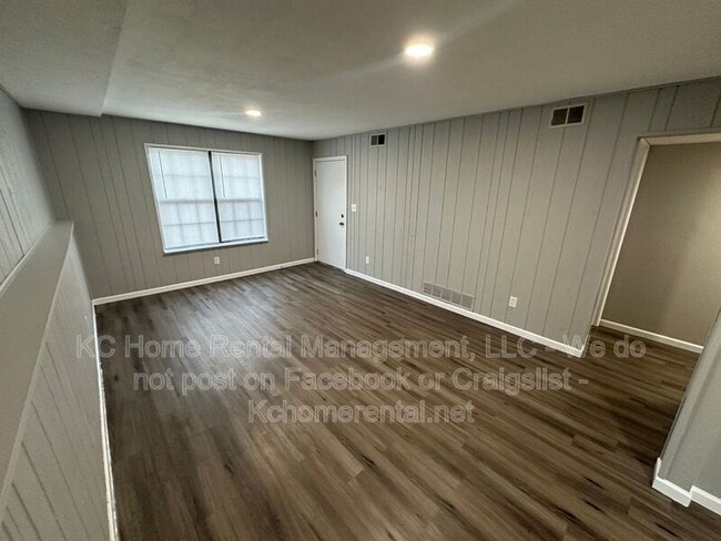 Building Photo - 9213 E 54th Terrace