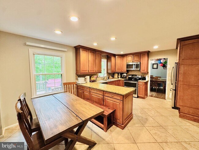 Building Photo - 12525 Hedges Run Dr