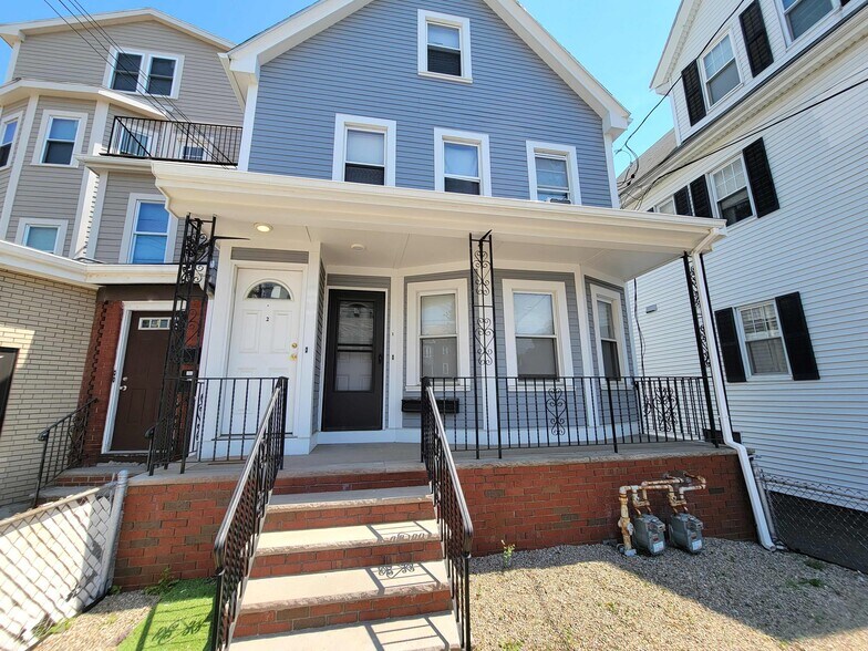 Building Photo - 167 Elm St