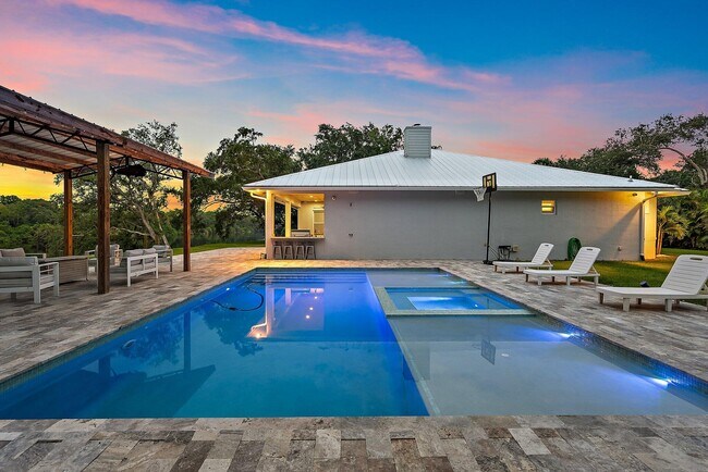 Building Photo - 12955 SW Kanner Hwy