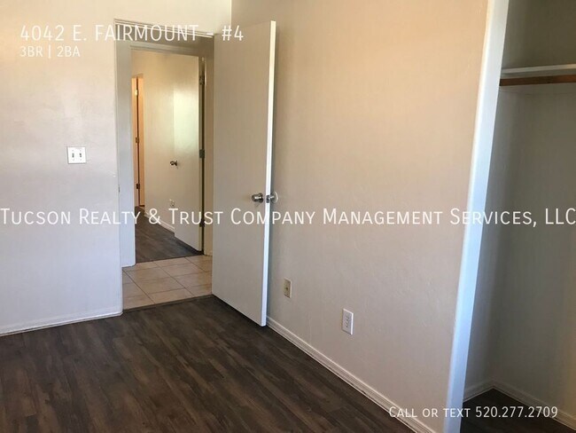 Building Photo - 4042 E. FAIRMOUNT-#4