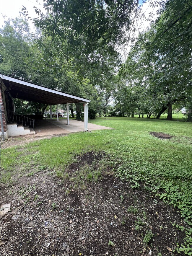 Building Photo - 206 Greenview Dr