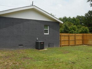 Building Photo - 924 13th Ave