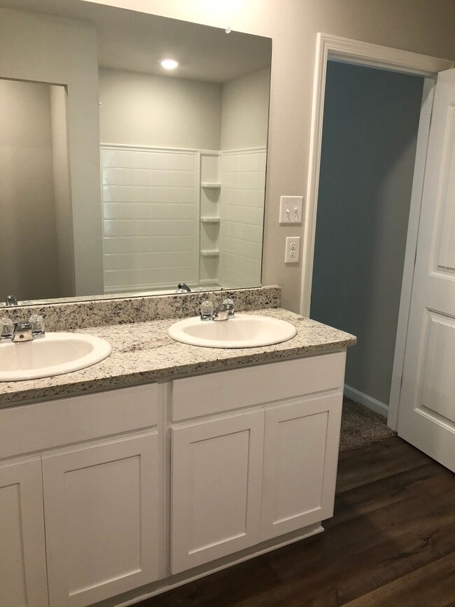 Building Photo - 13111 Fowler Dr