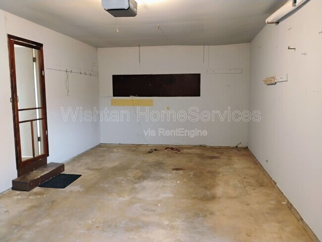 Building Photo - 22 N 17th Ave