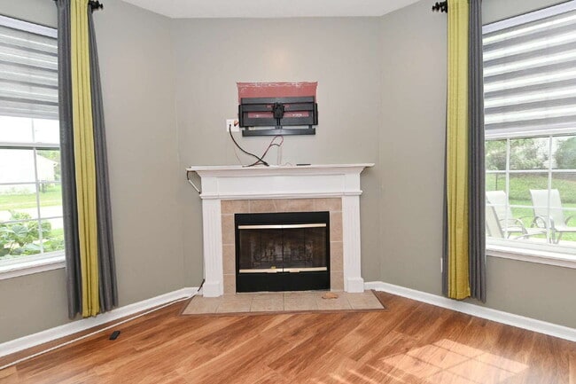 Building Photo - Spacious 4-Bedroom Haven with 2.5 Baths and Nearly 3,000 Sq Ft of Comfort in Indianapolis!