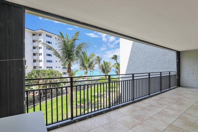Building Photo - 1167 Hillsboro Mile