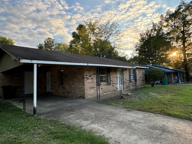 Building Photo - 117 Hayes Dr