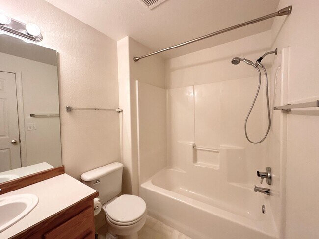 Building Photo - BEAUTIFUL 3 BED, 2 BATH SINGLE FAMILY HOME LOCATED IN NW REDMOND!