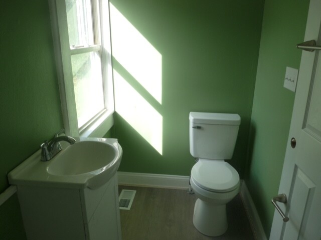 Building Photo - 105 Francis St