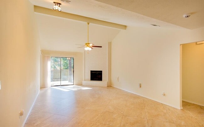Building Photo - 8 Green Haven Dr