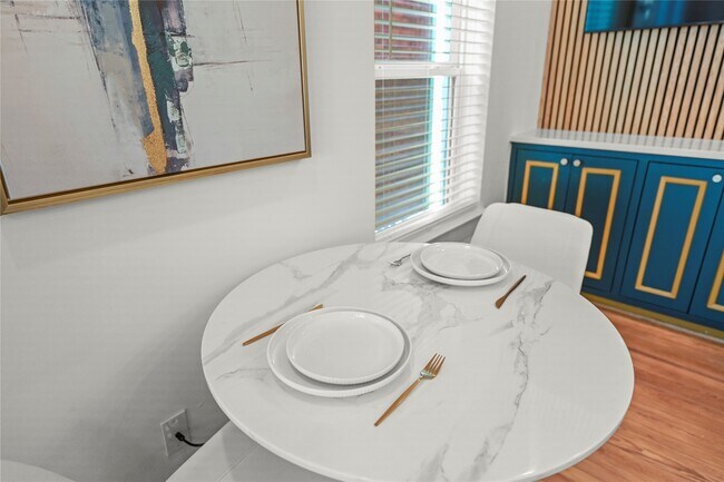 Building Photo - 808 Sul Ross St