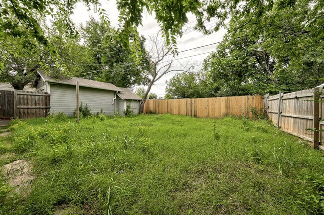 Building Photo - Super Cute Brick Home in Uptown OKC!