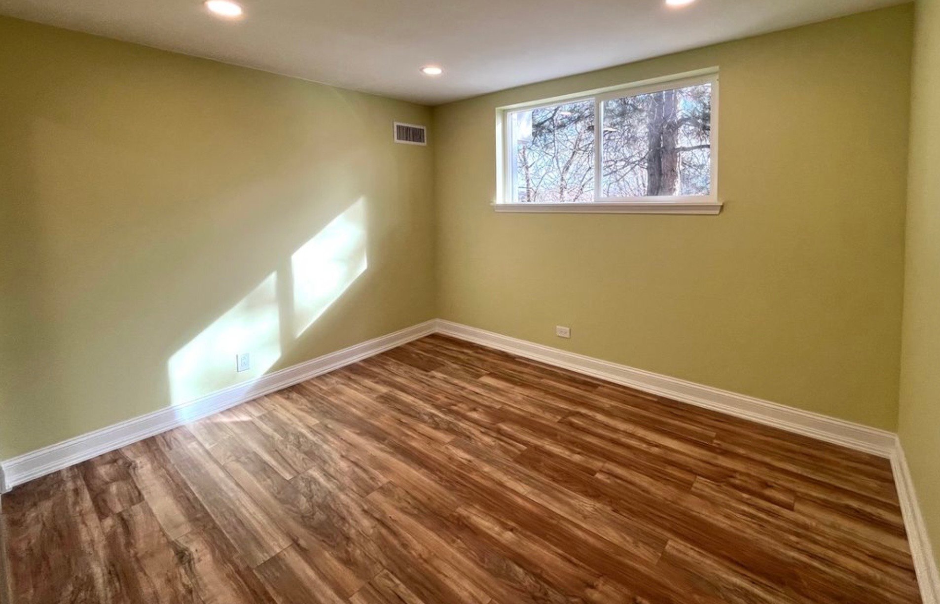Building Photo - 2375 S Linden Ct