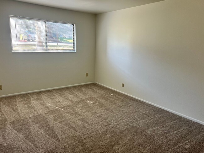 Building Photo - Powderwood Condo