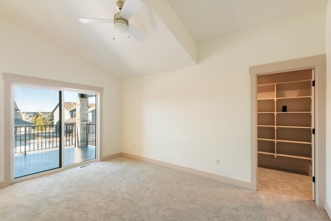 Building Photo - 405 Par Ave