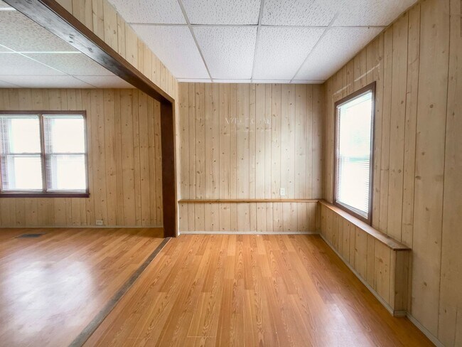 Building Photo - *AVAILABLE NOW!* Cozy Three Bedroom Home!