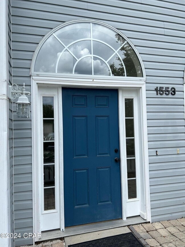 Building Photo - 1553 Mulberry Ave