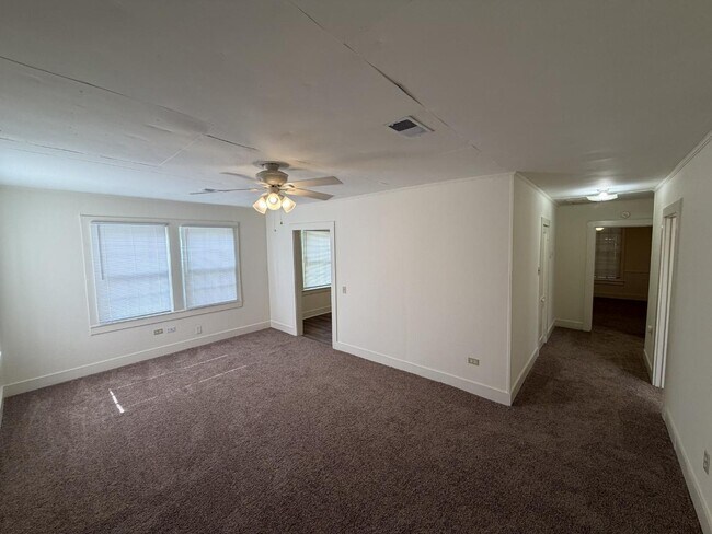 Building Photo - 602 Castle Heights Ave