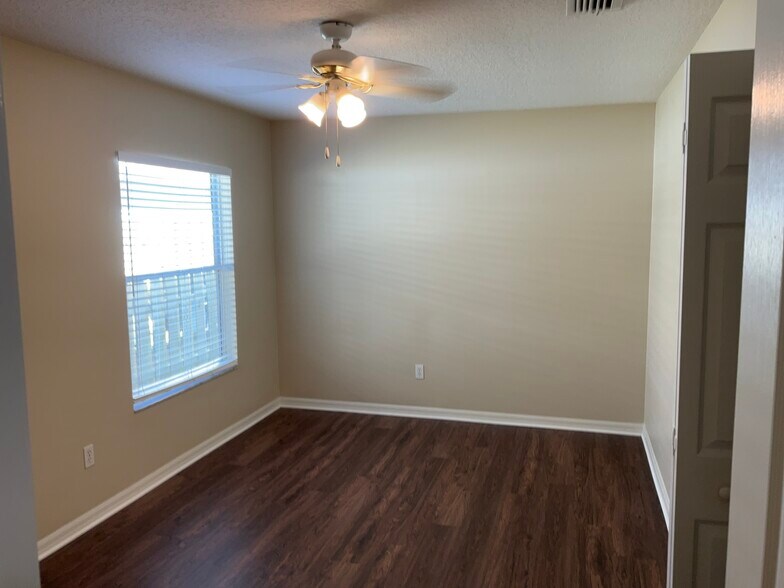 Building Photo - 209 Stellar Ct