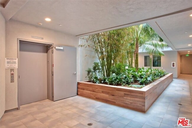 Building Photo - 4240 Laurel Canyon Blvd