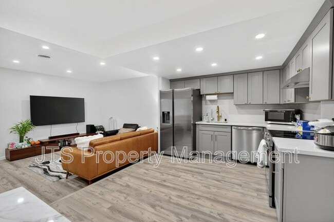 Building Photo - 728 Clipper Way