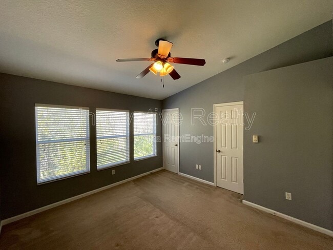 Building Photo - 720 Shropshire Loop