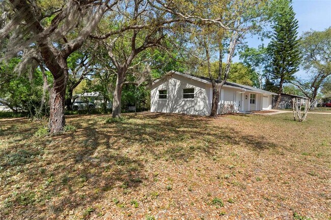 Building Photo - 2240 Conway Dr