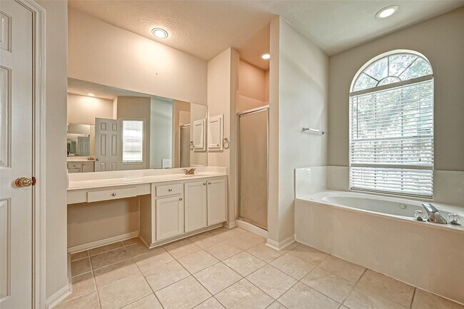 Building Photo - 12419 Shadycrest Dr