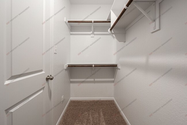 Building Photo - 1242 Lakeway Crossing Dr