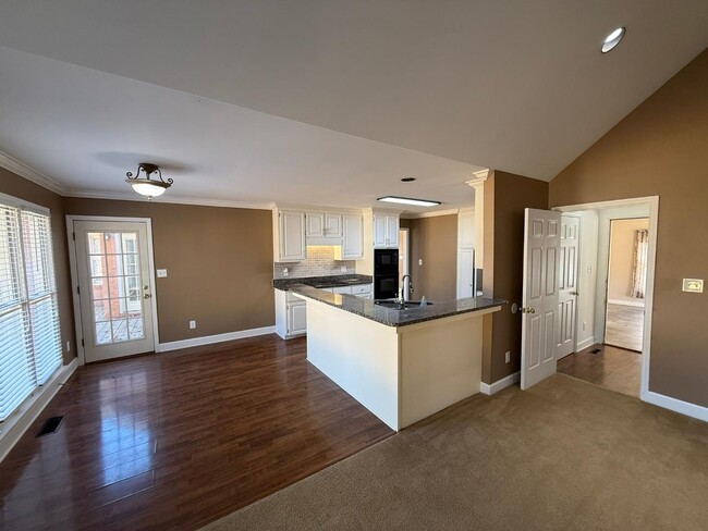 Building Photo - 212 Brooks Dr