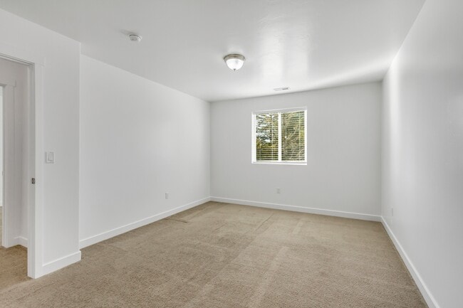 Building Photo - 1158 1740 W