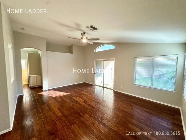 Building Photo - 363 W Bruce Ave