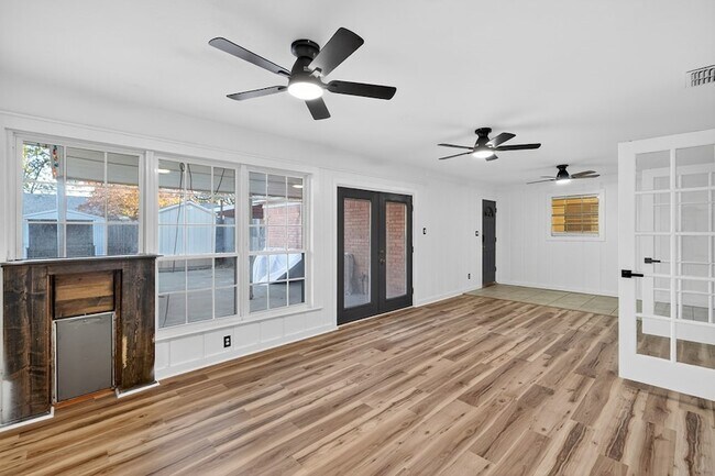 Building Photo - 2821 Metz Dr