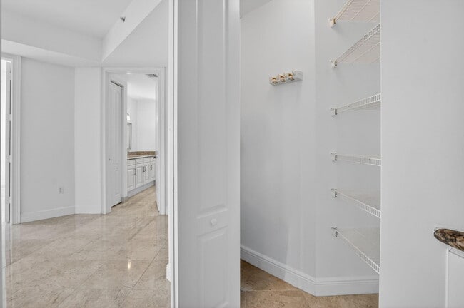 Building Photo - 616 SE 20th Ave