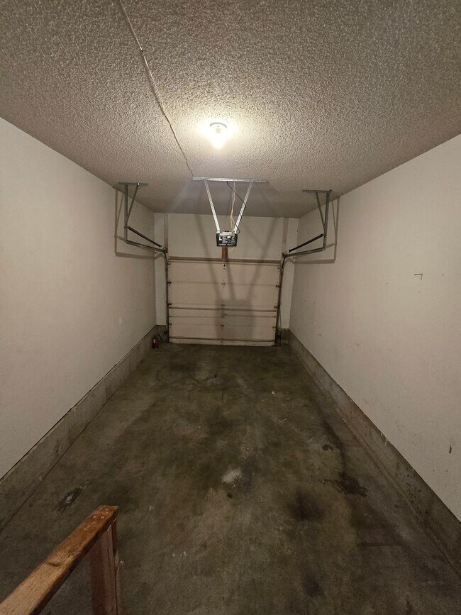 Building Photo - 6642 W 152nd St