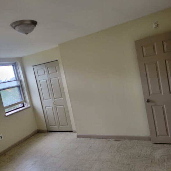Building Photo - 1207 Carpenter St