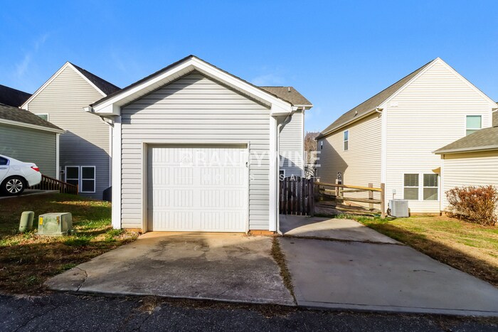 Building Photo - 11511 McDunkeld Dr
