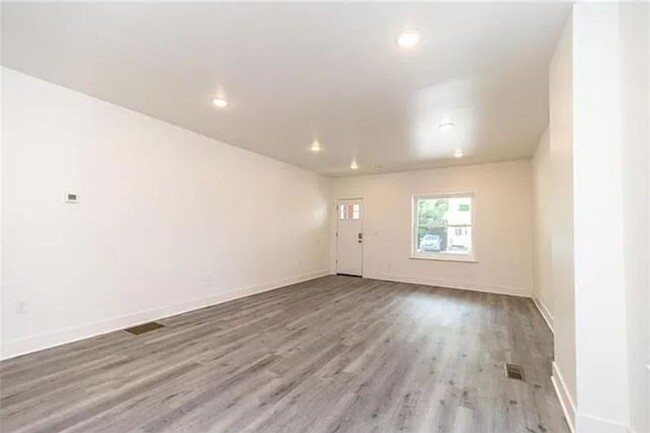 Building Photo - Brand New 4 Bedroom / 3.5 Bathroom Townhom...