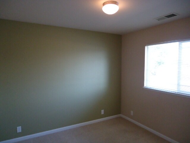 Building Photo - 577 E Eaton Rd