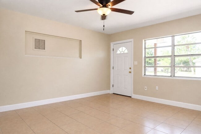 Building Photo - 3 Bedroom, 1 Bathroom Home for Rent in Largo!