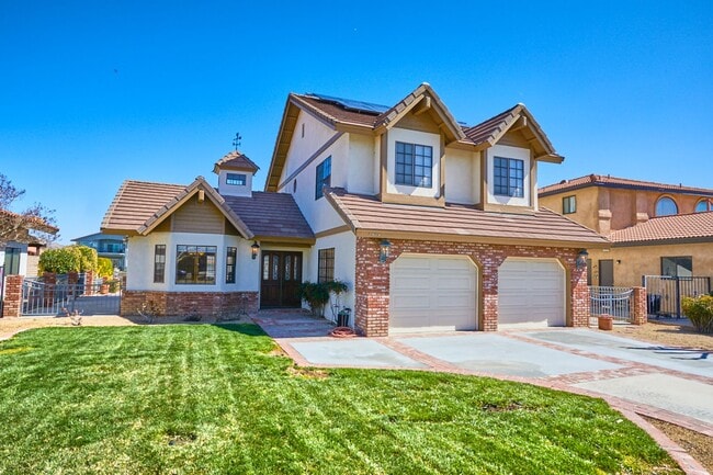 Building Photo - Spacious 3-Bedroom Lake House in Victorvil...