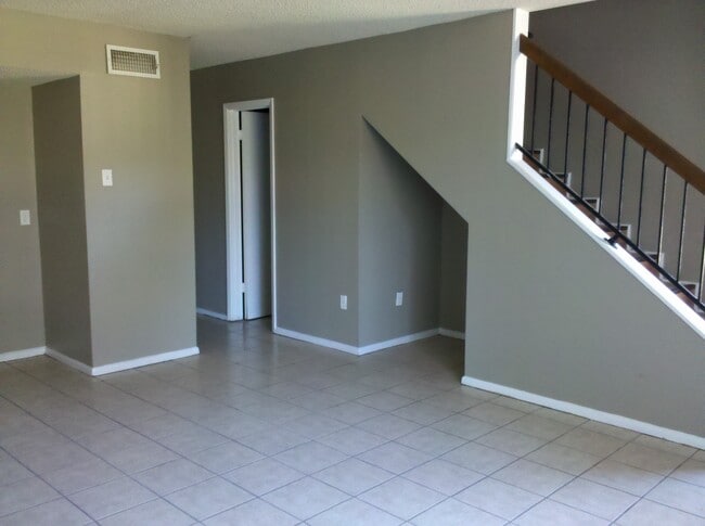 Building Photo - 2629 Kelli Dr