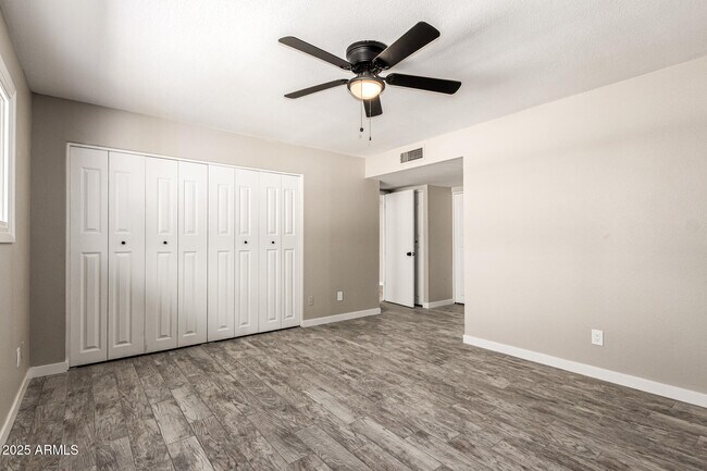 Building Photo - 600 E Bell De Mar Dr