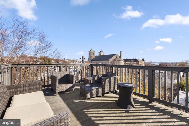 Building Photo - 311 S Washington St